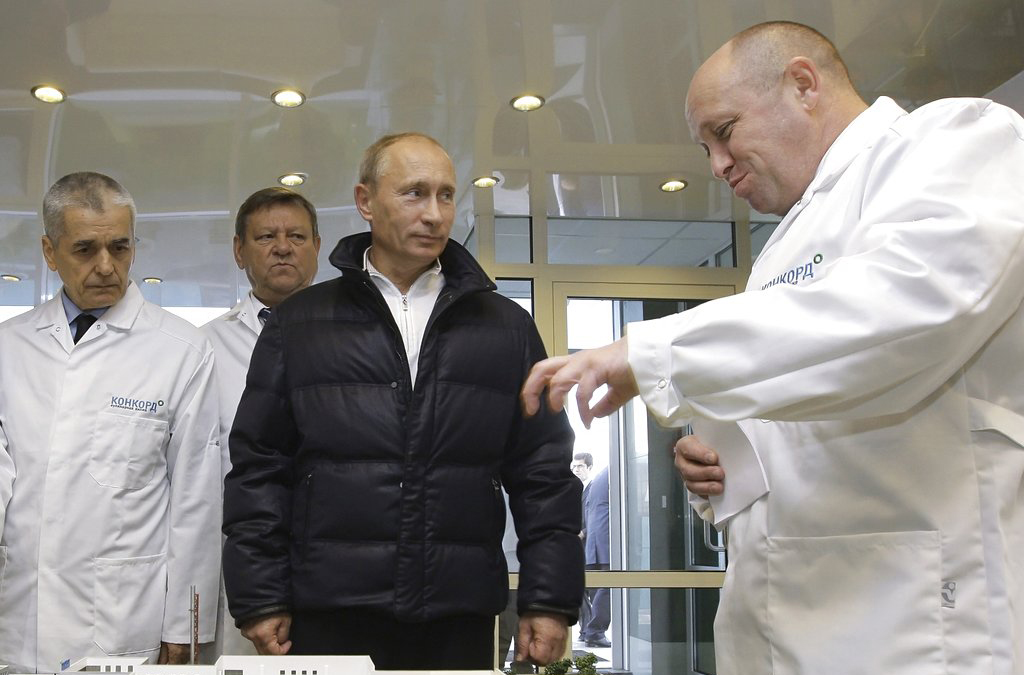 Ex-workers at Russian 'troll factory' trust US indictment