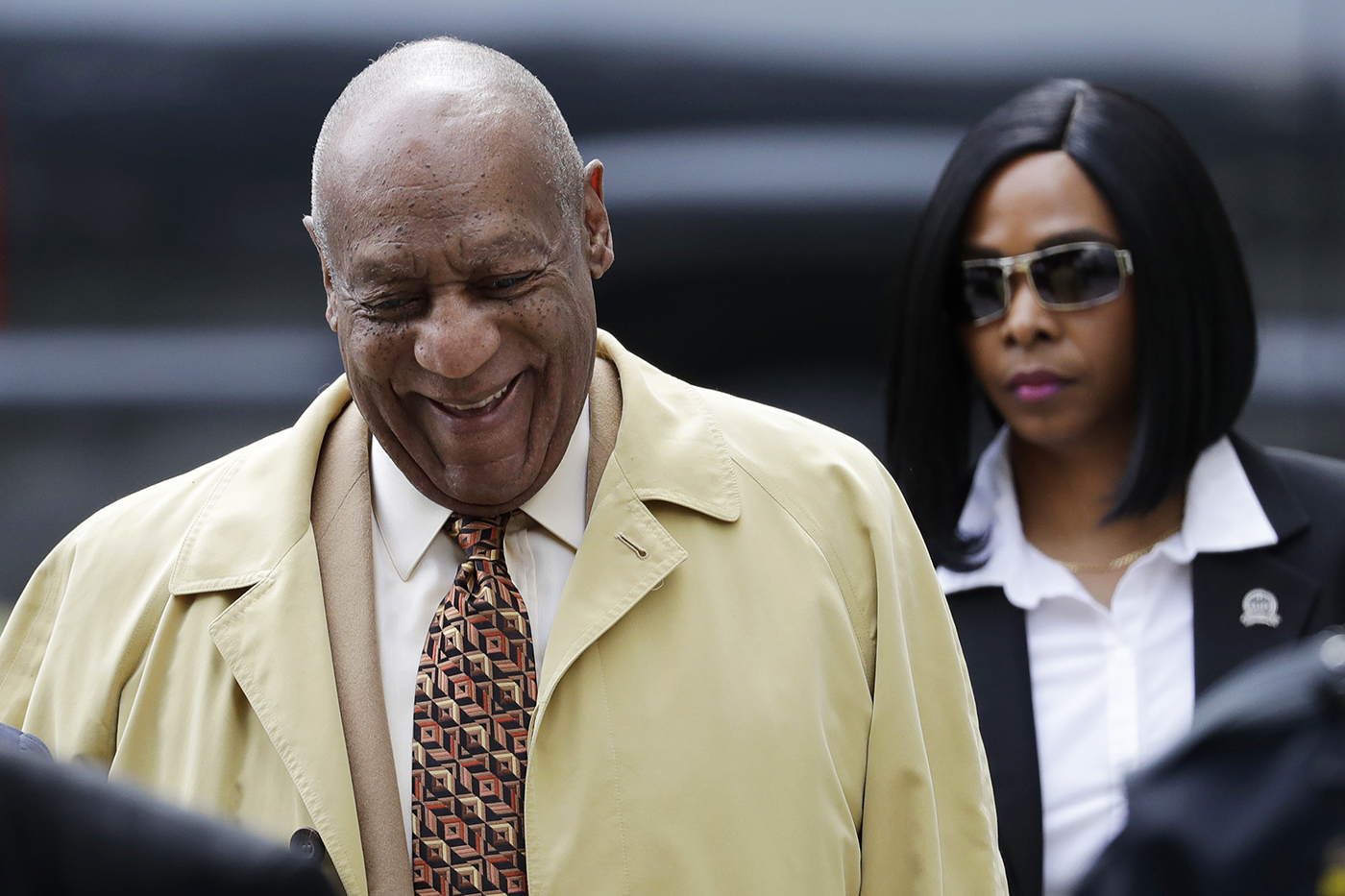 Cosby lawyers ask to exclude testimony on other women, pills