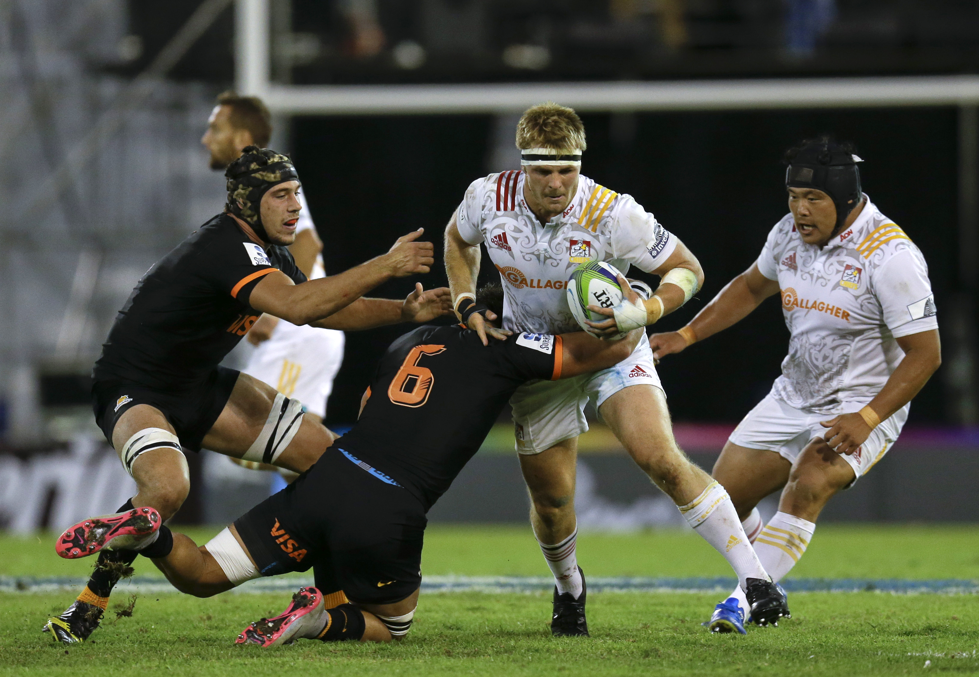 Super Rugby title race steps up a gear in round 6