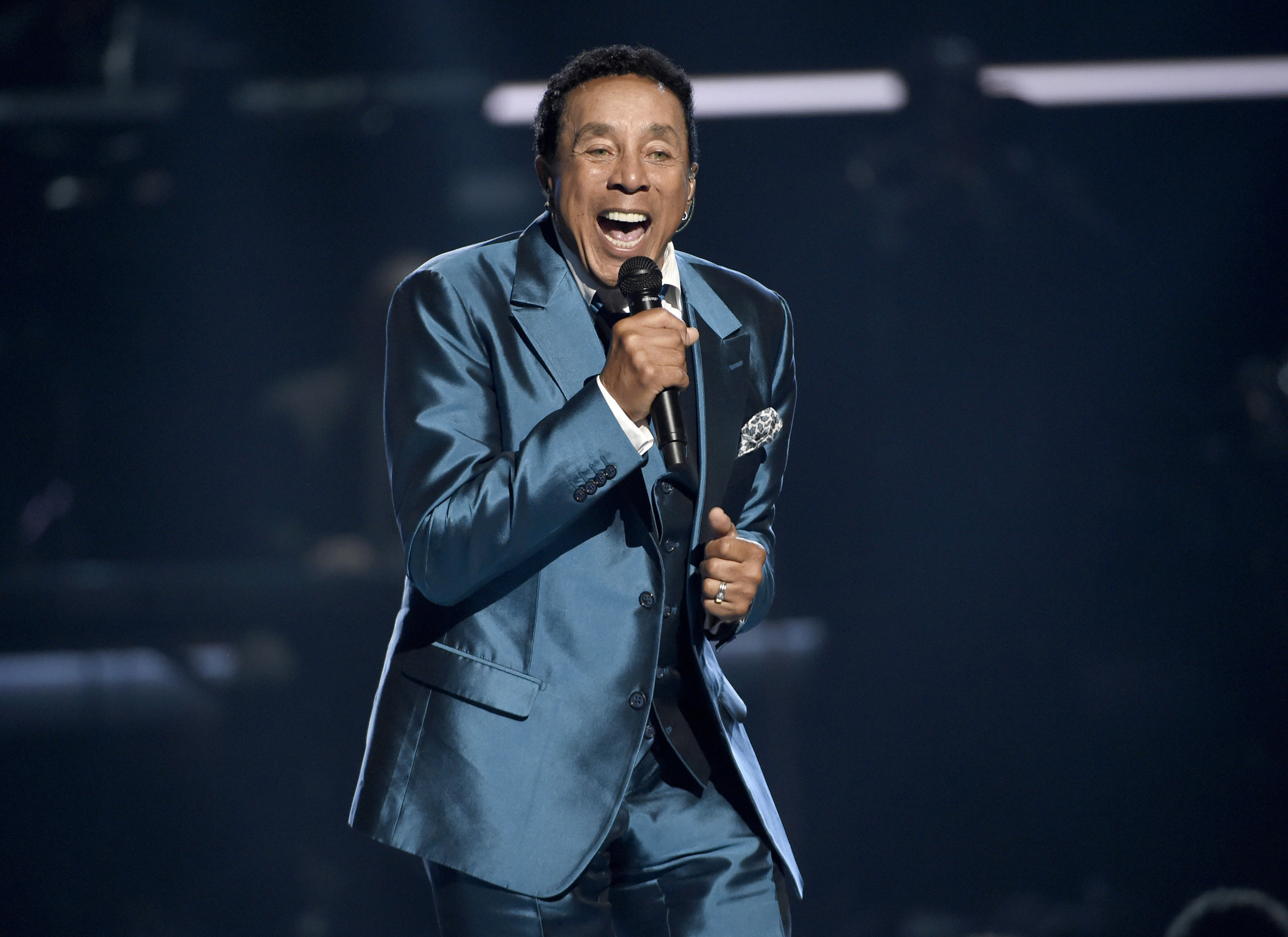 Smokey Robinson honored with national pop music prize