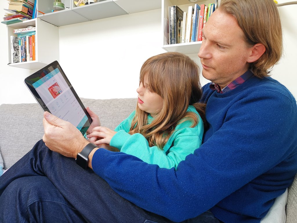 Pocket money apps aim to help kids in cashless world