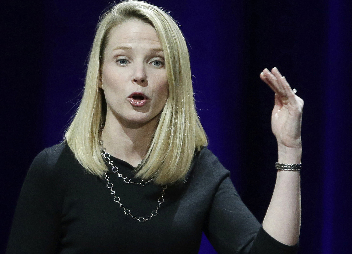 Yahoo CEO could reap $44 million if she leaves after sale