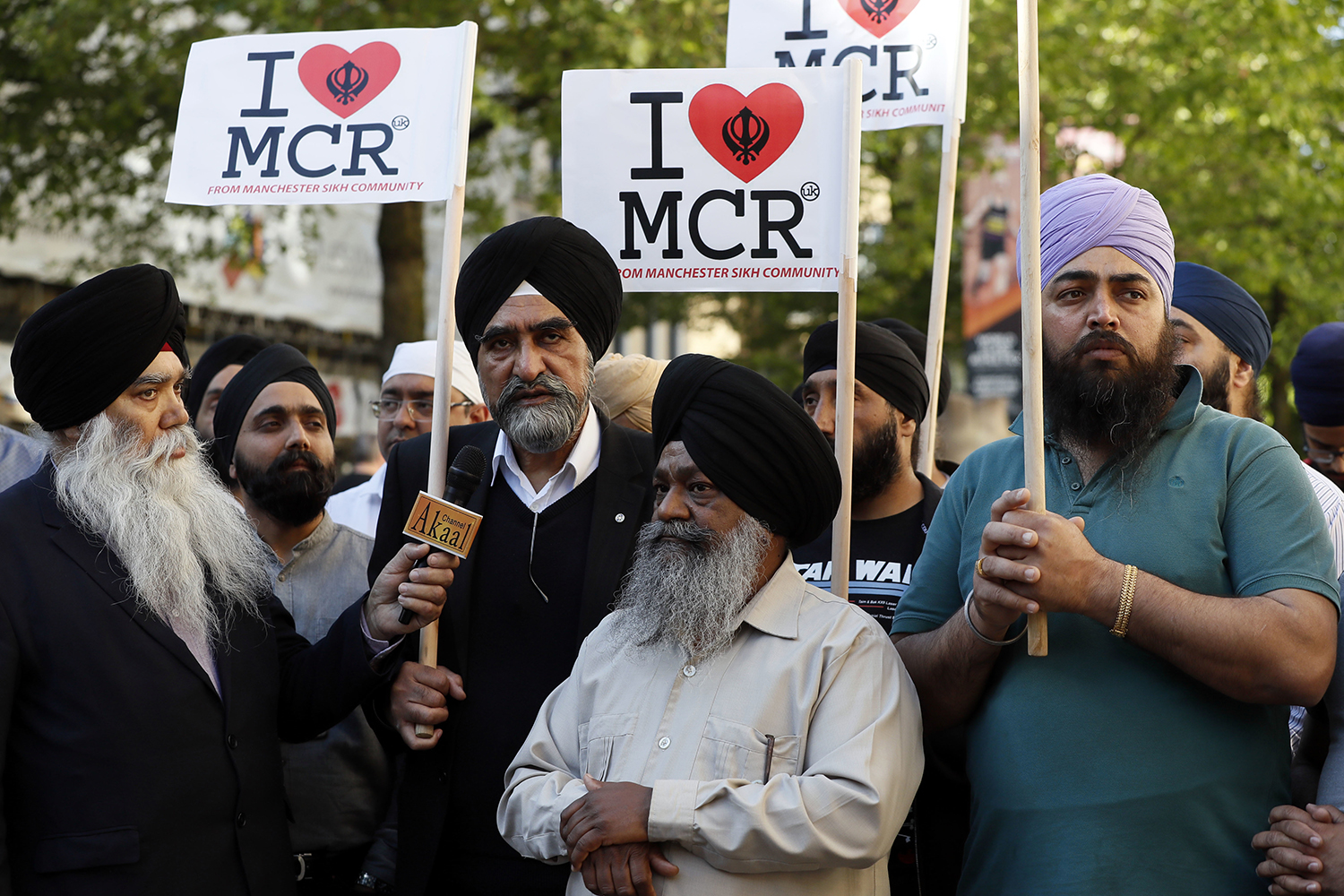 Manchester police name bomber, hunt for accomplices