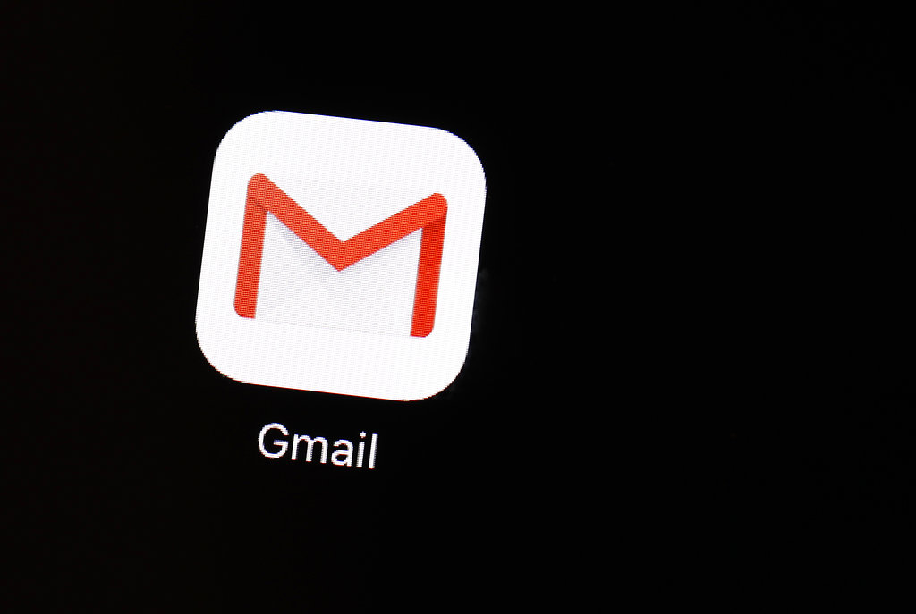 Useful or creepy? Machines suggest Gmail replies