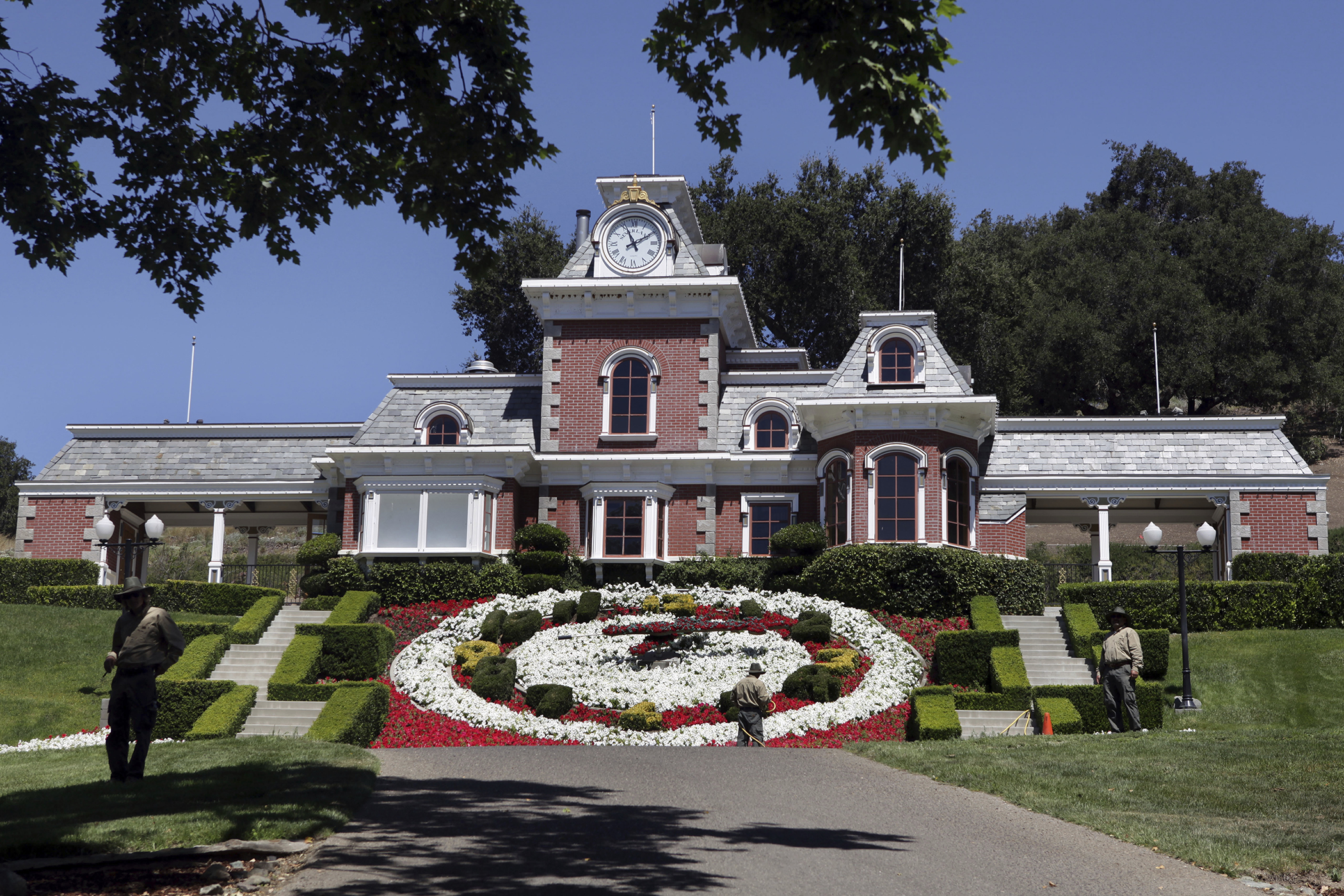 Michael Jackson's daughter, Paris, returns to Neverland