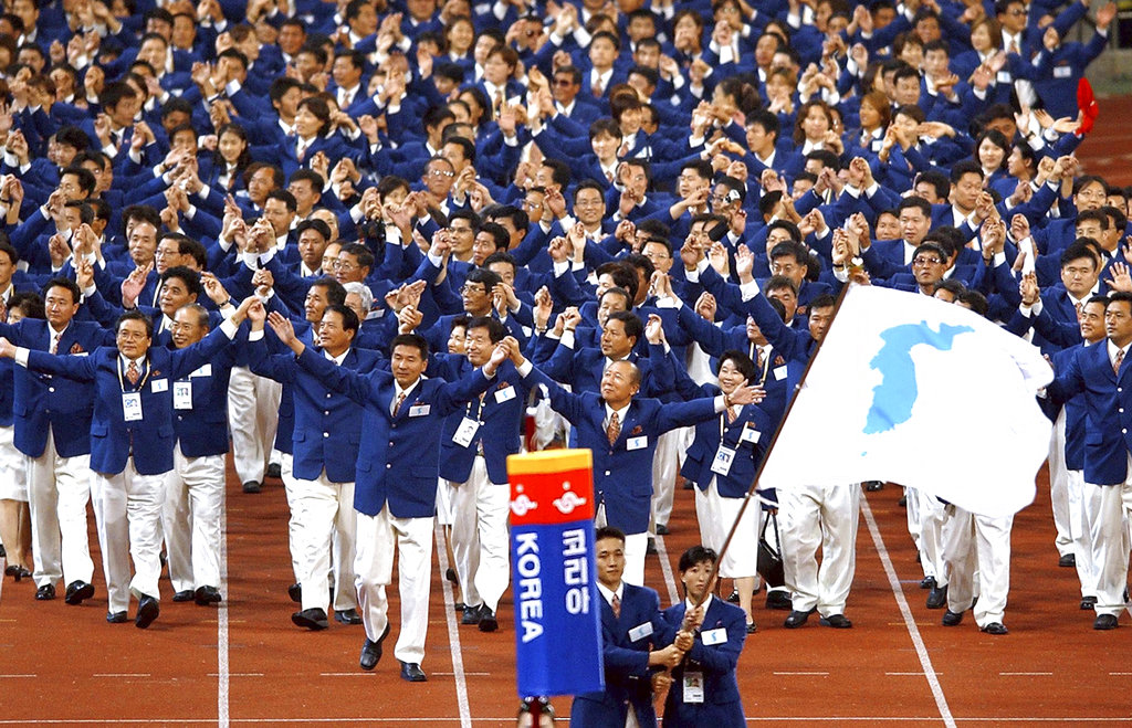 Rival Koreas agree to form first unified Olympic team