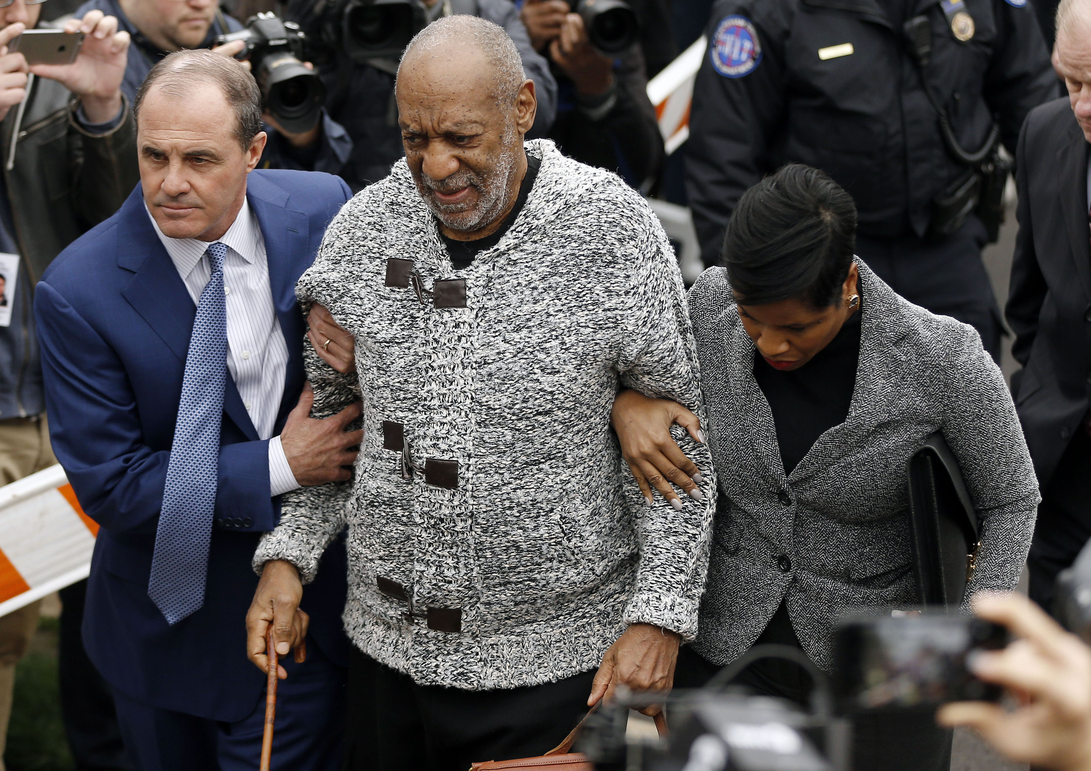 Bill Cosby defense seeks dismissal of charges, prosecutor