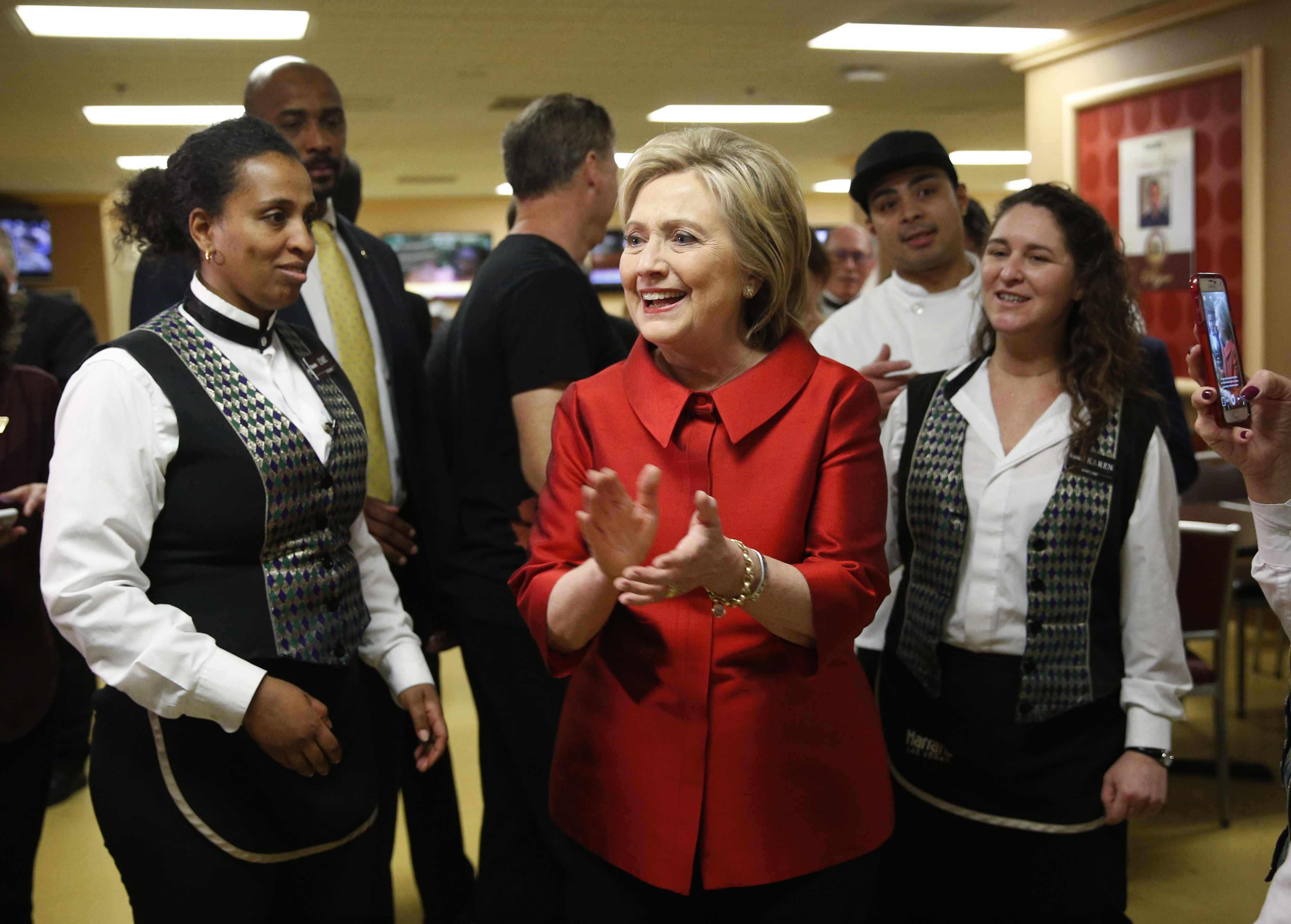 Clinton wins Nevada caucus, Republicans vote in S Carolina