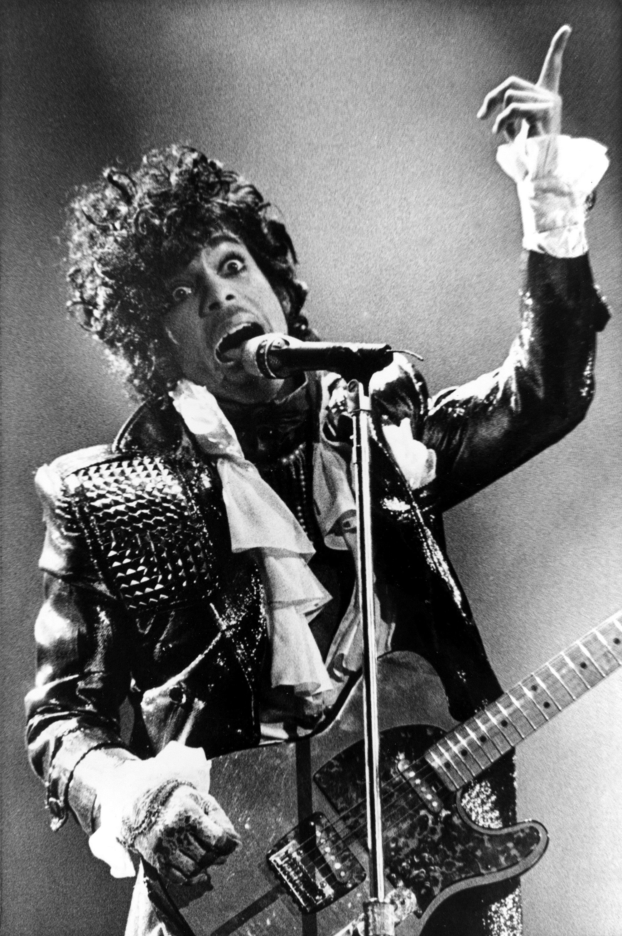 Judge in Prince's estate case authorizes DNA testing