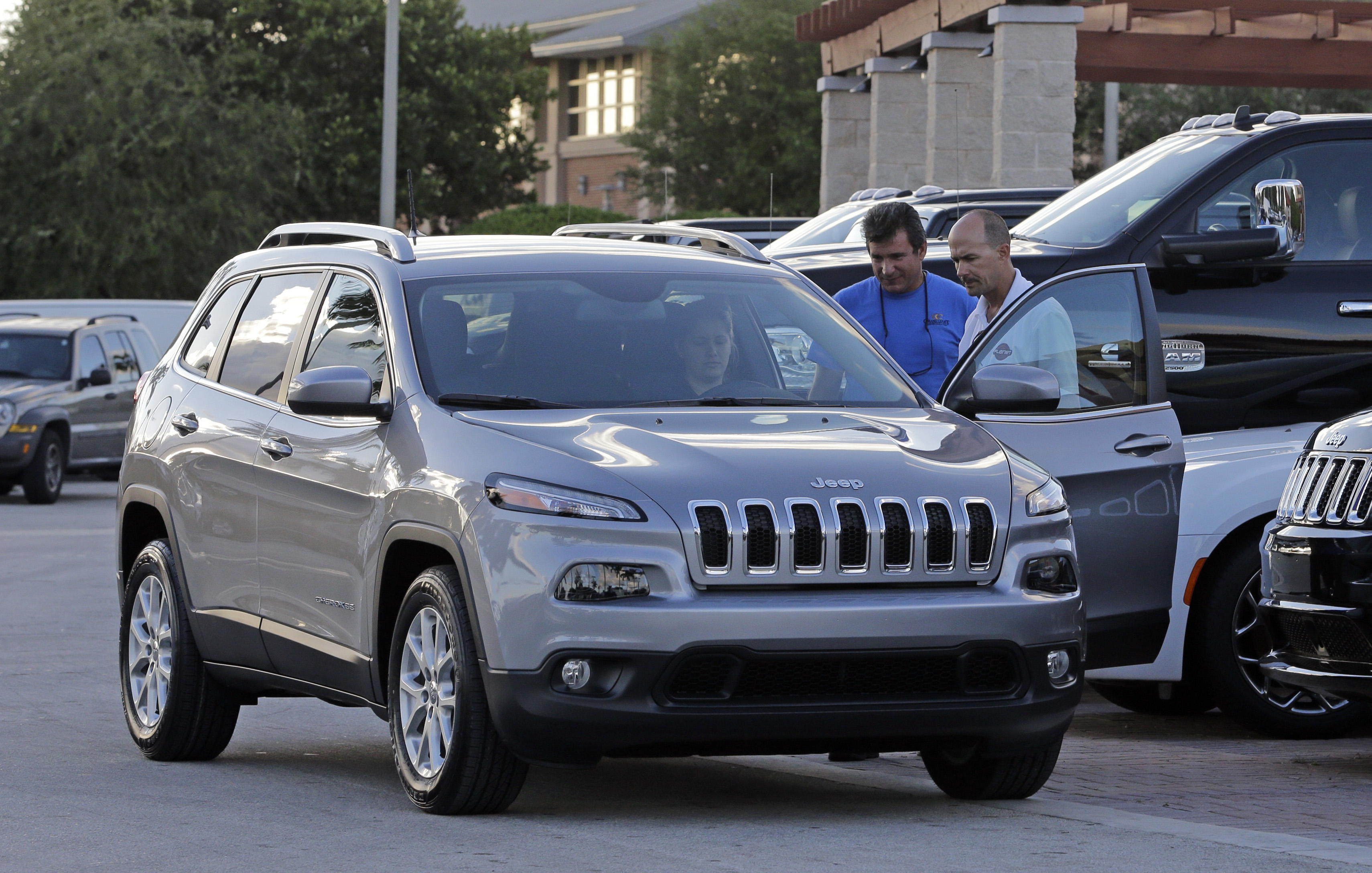 Feds: Non-Jeep car radios aren't vulnerable to hacking