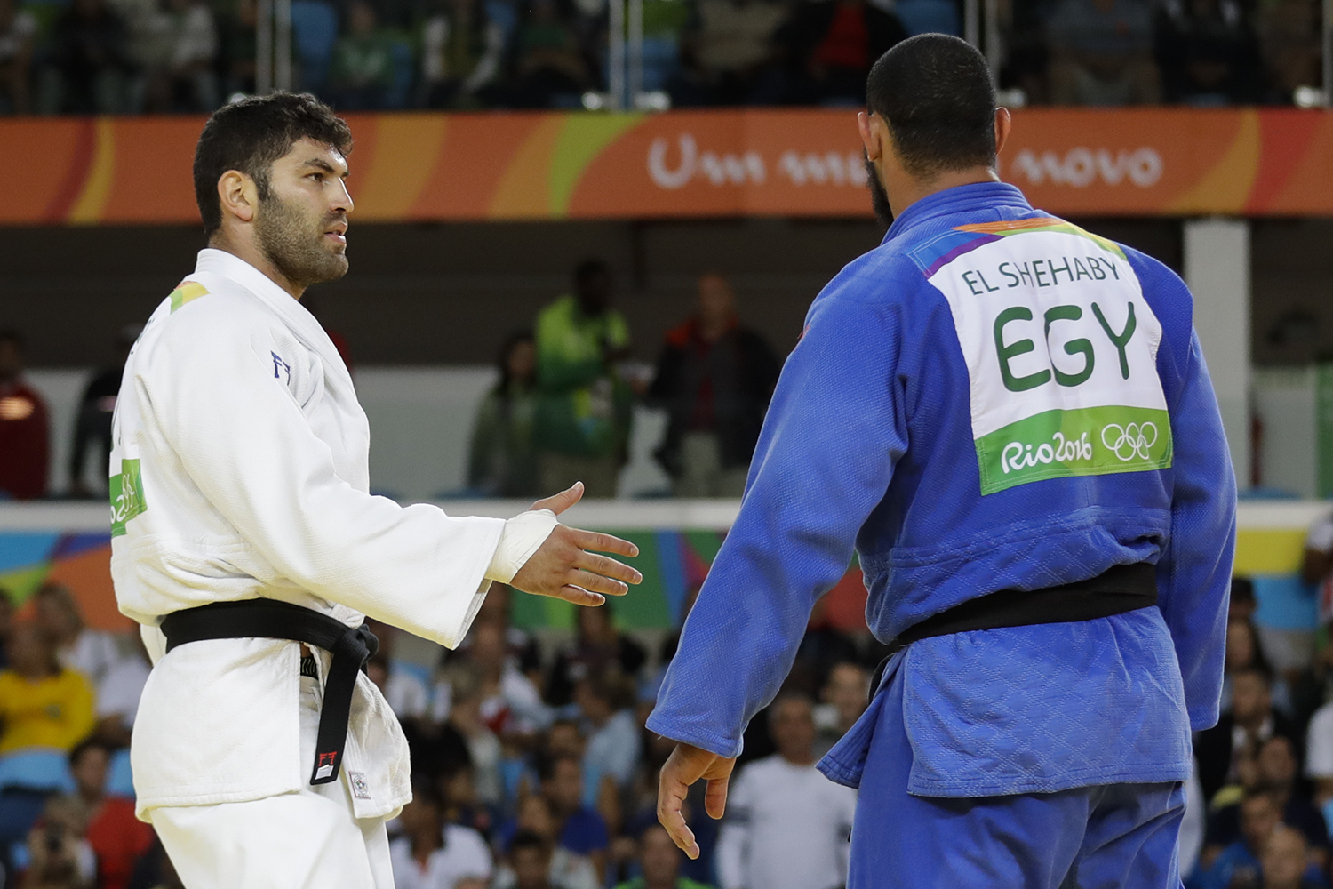 Egyptian judo athlete refuses to shake Israeli's hand