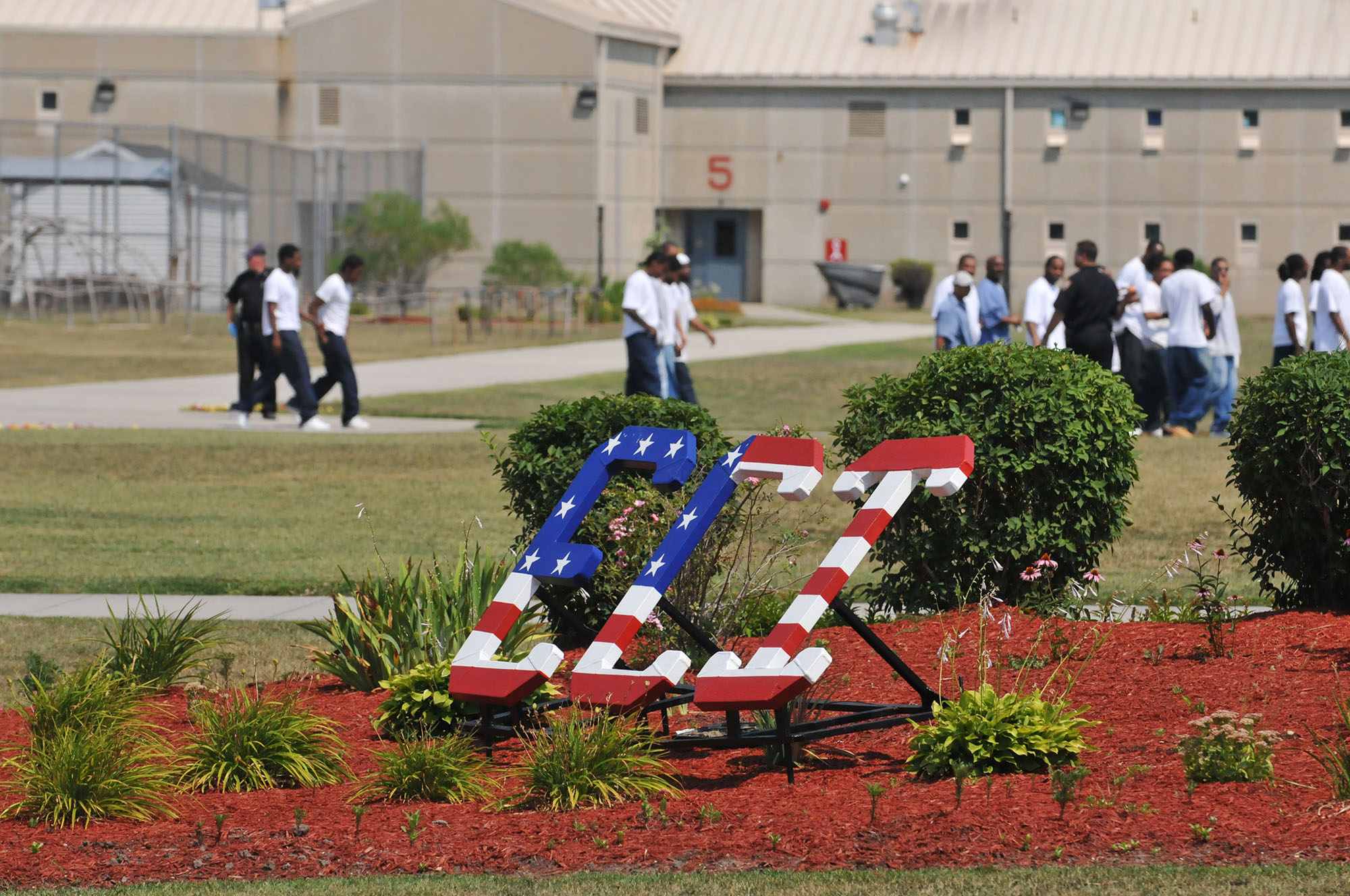 Feds: 80 charged in prison racketeering, drug conspiracies