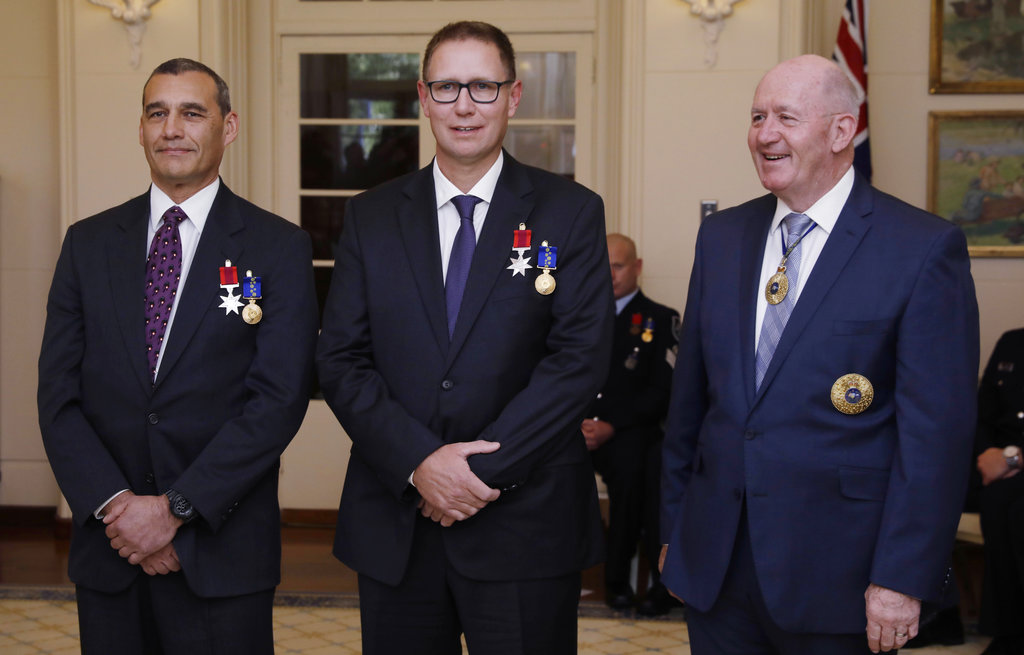 9 Australians awarded bravery medals for Thai cave rescue